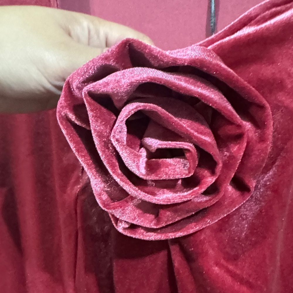 Size 1X Ava & Viv Red Long Sleeve Dress with Rose Detail - Picture 4 of 5